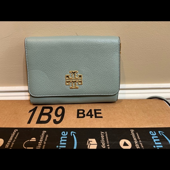 Beautiful teal-ish Tory Burch purse NWT NEVER USED - Picture 2 of 6